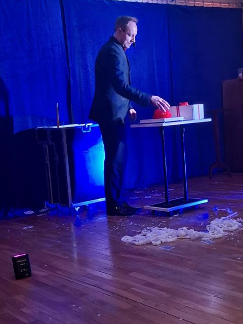 Iluzjonista z prezentem