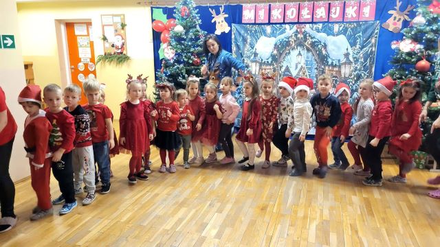 taniec pociag na balu mikolajkowym